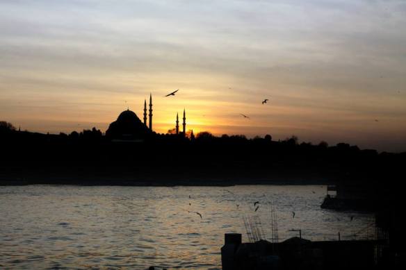 Istanbul: il Sole tramonta dietro la moschea di Solimano